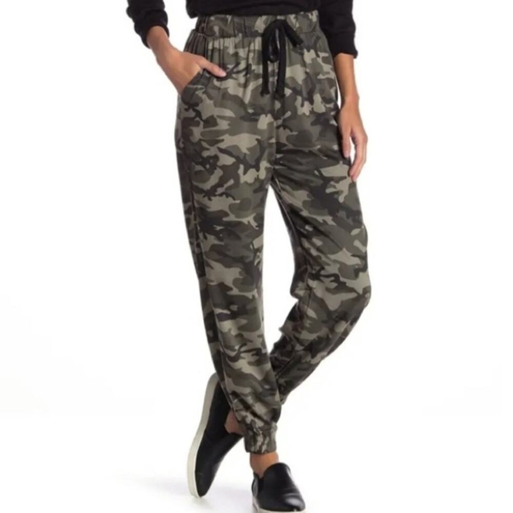 NWT Know One Cares Womens Pants Camo Drawstring Jogger Pants Size XS